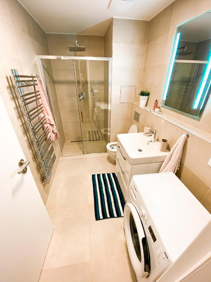 פראג Lovely Studio Apartment, Free Parking 1,55 Hight מראה חיצוני תמונה